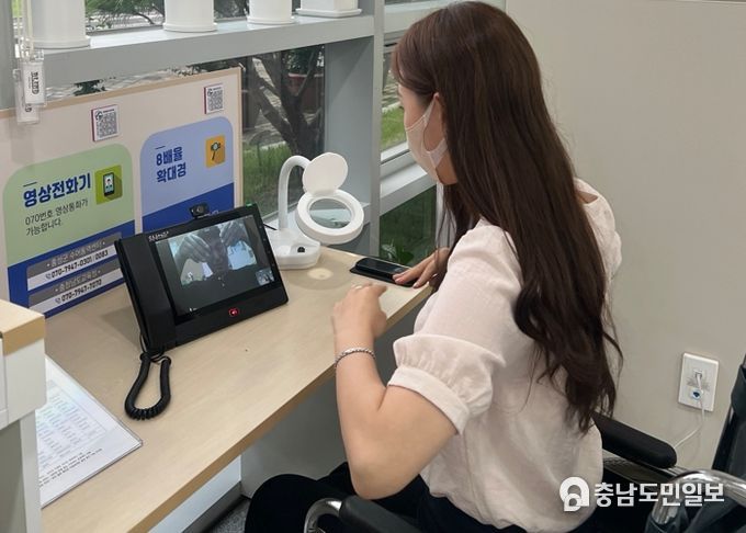 충남교육청, 민원취약계층 위한 ‘수어 통역 영상전화 서비스’ 제공