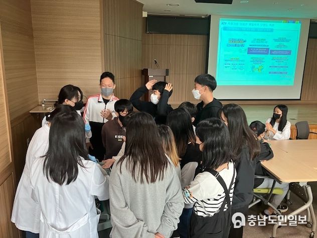 올해 실시한 보건환경체험교실 진행 모습