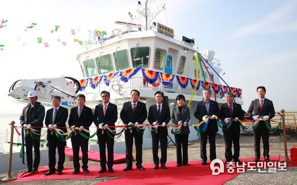 충청남도, 해양쓰레기 운반 ‘늘푸른충남호’ 진수
