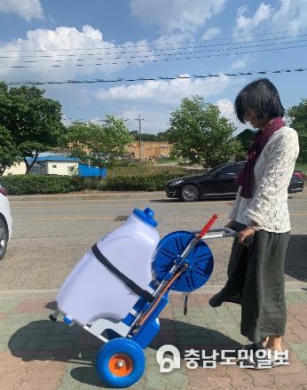 충전식 분무기 사용모습