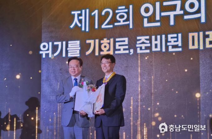 류춘수 원장 수훈 모습)