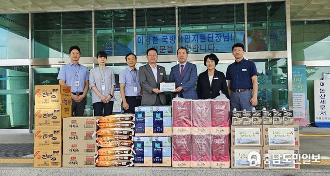 왼쪽 네 번째부터 최재성 부시장, 이정환 지원단장