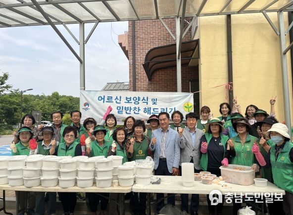 평택시 포승읍 새마을 남녀지도자회 ‘사랑의 삼계탕 나누기’