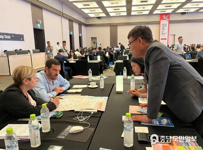 6월 3일부터 4일까지 부산광역시에서 열린 2024 한국 테마관광 박람회에서 서산시 관계자가 서산 대산항과 지역 관광자원을 홍보했다.