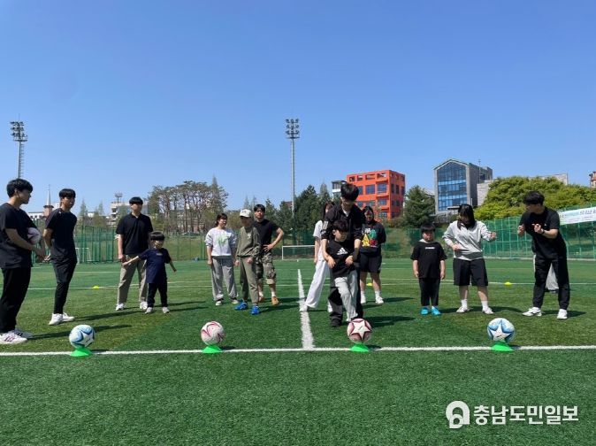 천안시 장애인 생활체육사업 참여자들의 모습