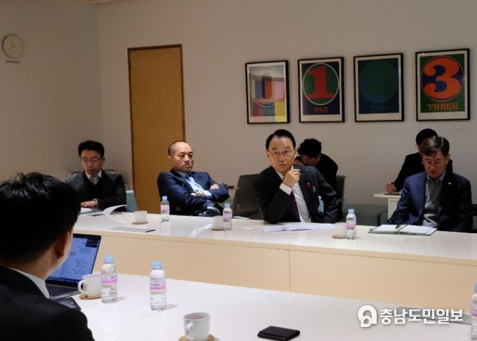 박상돈 천안시장이 3일 김동훈 NHN 클라우드 대표 등 관계자들과 면담을 갖고 있다.