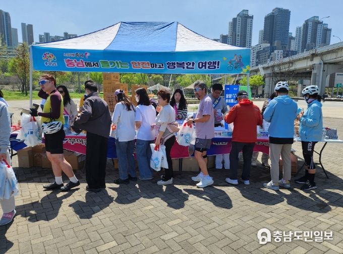 반포한강공원서 ‘찾아가는 충남관광 홍보전